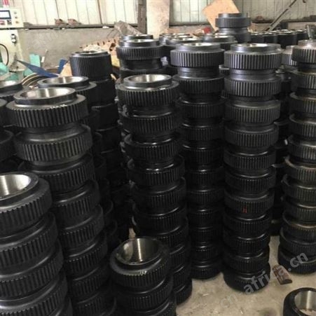 山东颗粒机厂家 制粒机压轮皮、模具、减速机配件90kw560颗粒机拨料盘
