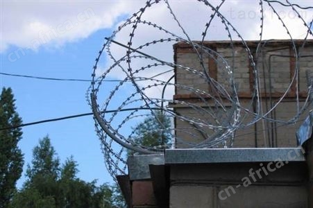 宜宾焊接网围栏 工厂卷状刀片刺网供应 铁路热镀锌刺丝刺绳西润厂家