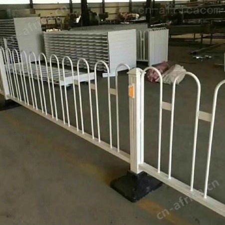  汽车停车场隔离栏 定做 锌钢市政公路道路安全防护栏杆