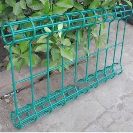 双圈护栏网园艺美观压花丝上下圈护栏网公园专用白色卷圈护栏网